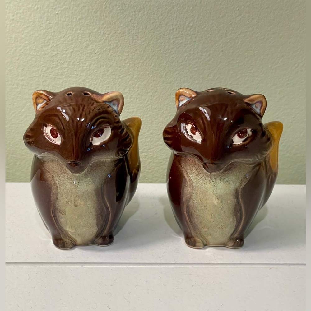 Salt & Pepper‎ Shakers- Squirrels